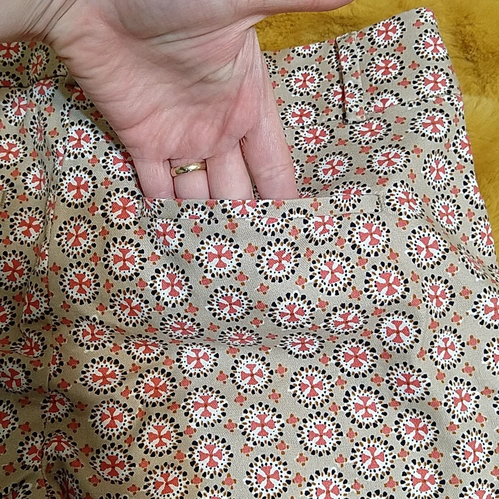 LOFT Cropped Pants - Picture 4 of 14